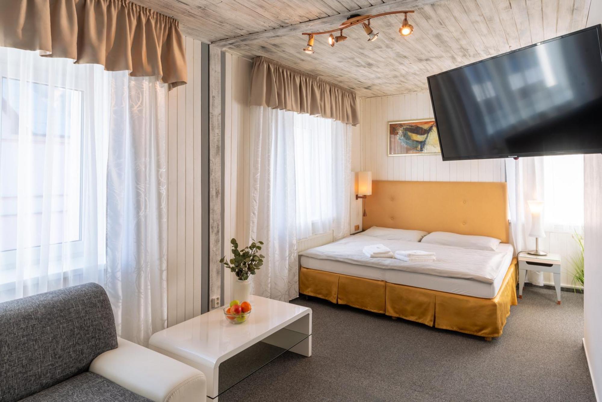 Hotel Schwarz Nové Hamry Buitenkant foto