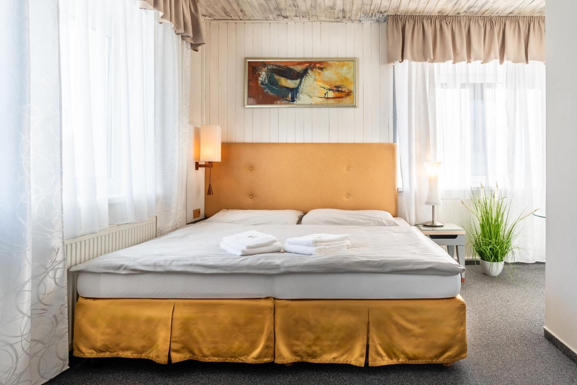 Hotel Schwarz Nové Hamry Buitenkant foto