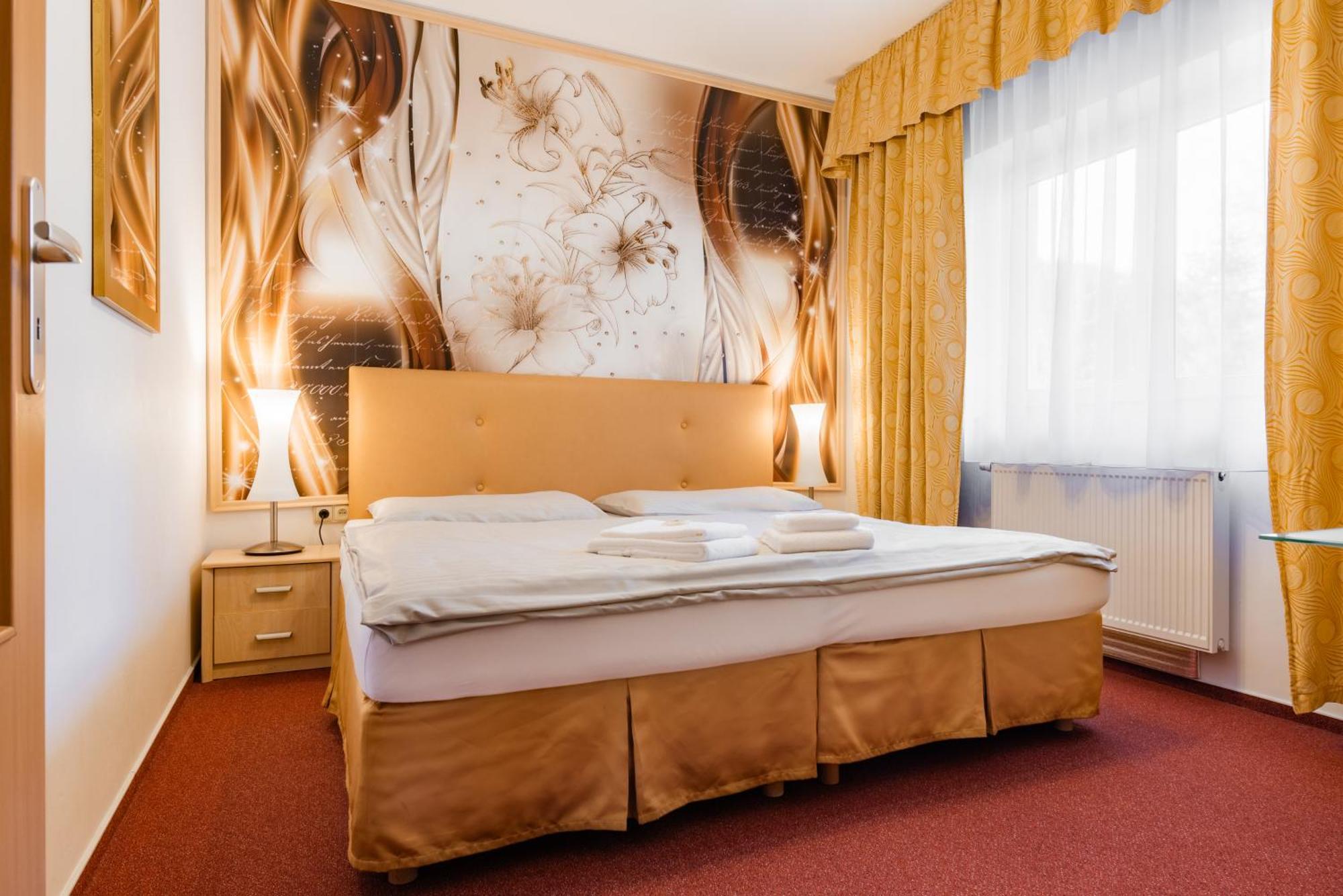 Hotel Schwarz Nové Hamry Buitenkant foto