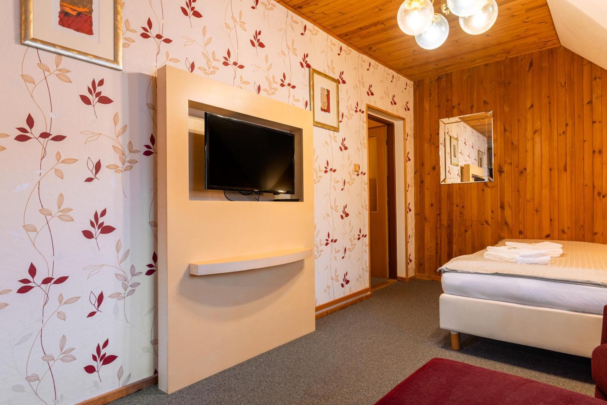 Hotel Schwarz Nové Hamry Buitenkant foto