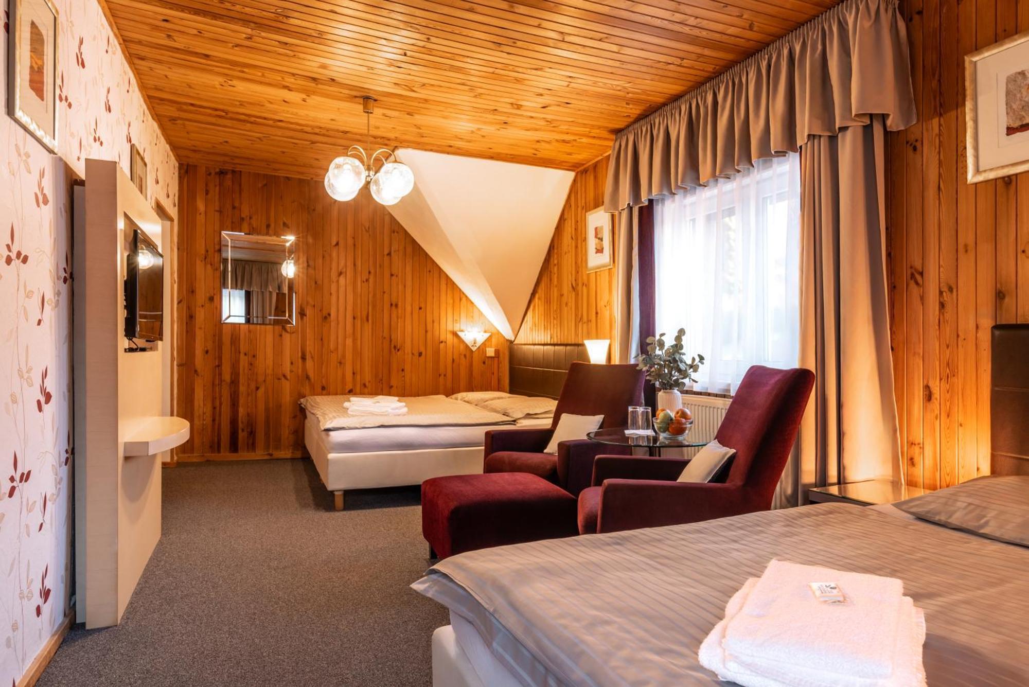 Hotel Schwarz Nové Hamry Buitenkant foto