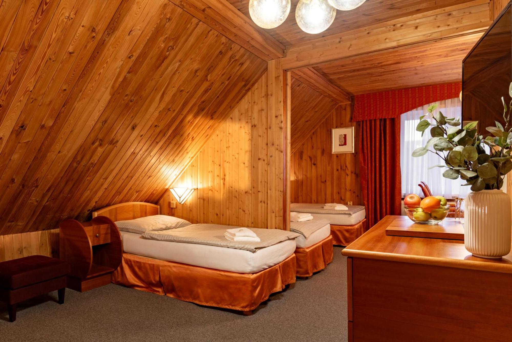 Hotel Schwarz Nové Hamry Buitenkant foto