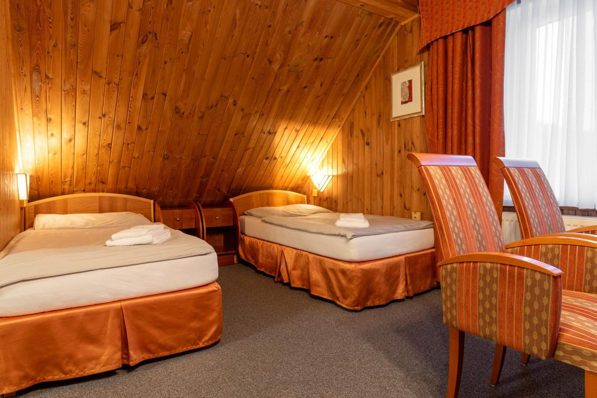 Hotel Schwarz Nové Hamry Buitenkant foto